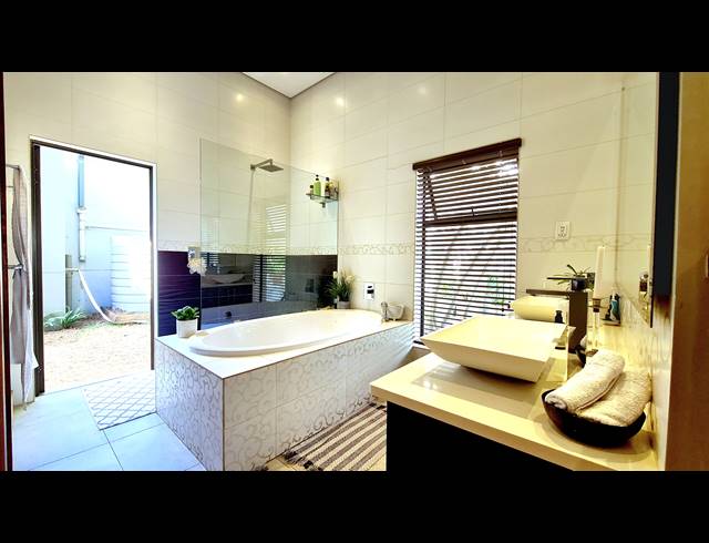4 BEDROOM FREEHOLD FOR SALE IN SABLE HILLS